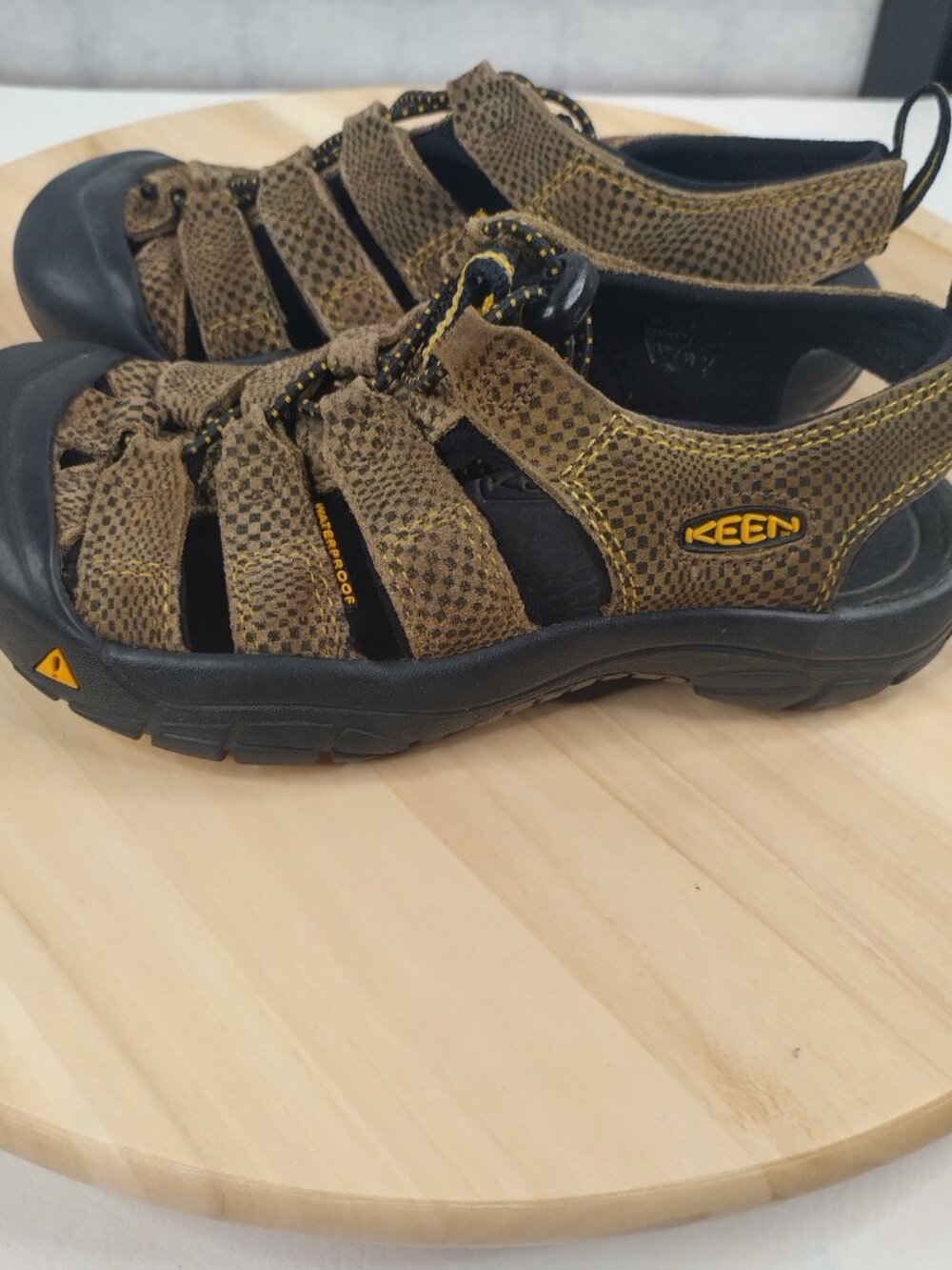 Keen Brown Slip-on Hiking Waterproof Summer Shoes Boys Youth US 1 - Picture 3 of 10